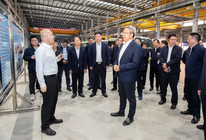 南通市委书记吴新明、市长张彤一行莅临江苏卫华海洋重工观摩调研