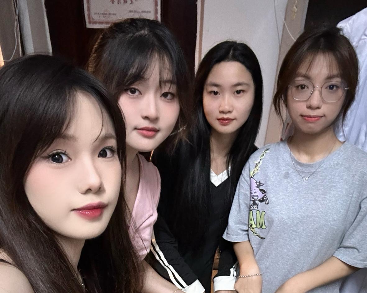 5#308宿舍成员合照