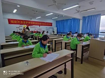 技能在线|养老护理员职业技能等级认定在我校开展