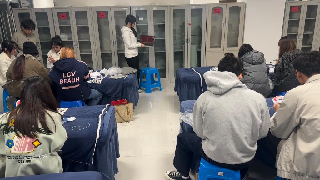 墨韵绘脸谱，匠心传非遗——墨韵书画社成功举办创意脸谱制作体验活动