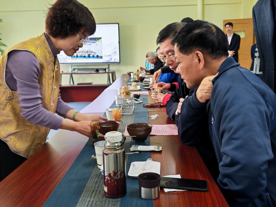 a6906b7fbe394908d7d4b1d9100f1bc